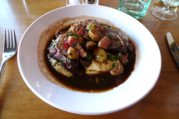 Coq au vin jaune